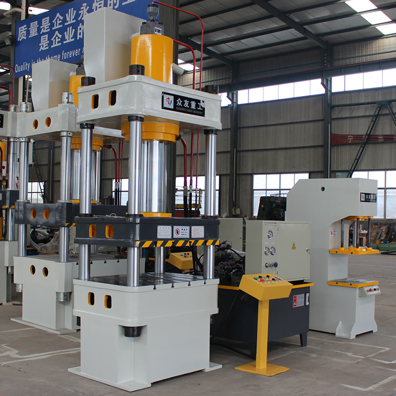 200噸三梁四柱鑄鋼件液壓機