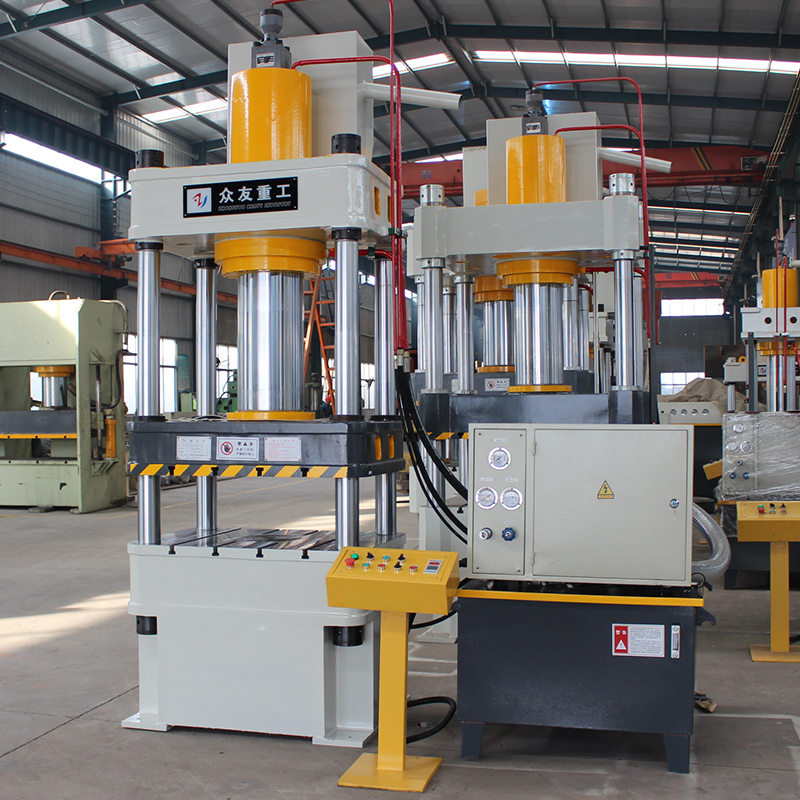 200噸三梁四柱鑄鋼件液壓機