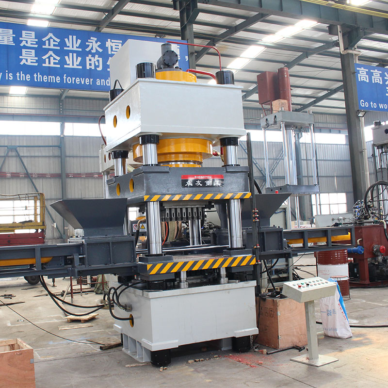 630噸四柱雙色魚餌壓塊機(jī)