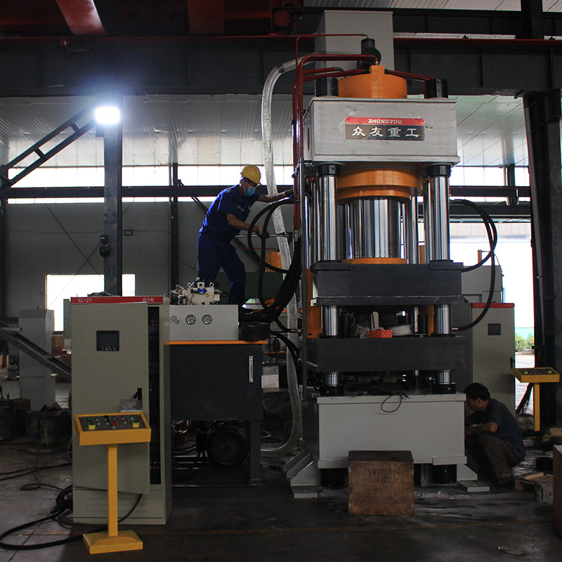 630噸鹽磚壓塊成型液壓機