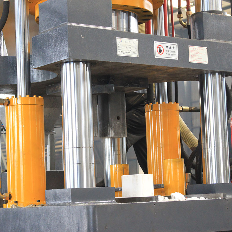 800噸自動上料鹽磚機