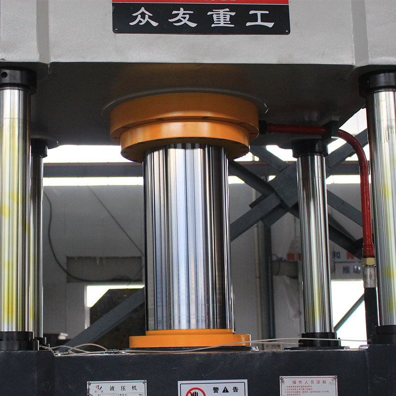 200T三梁四柱液壓機