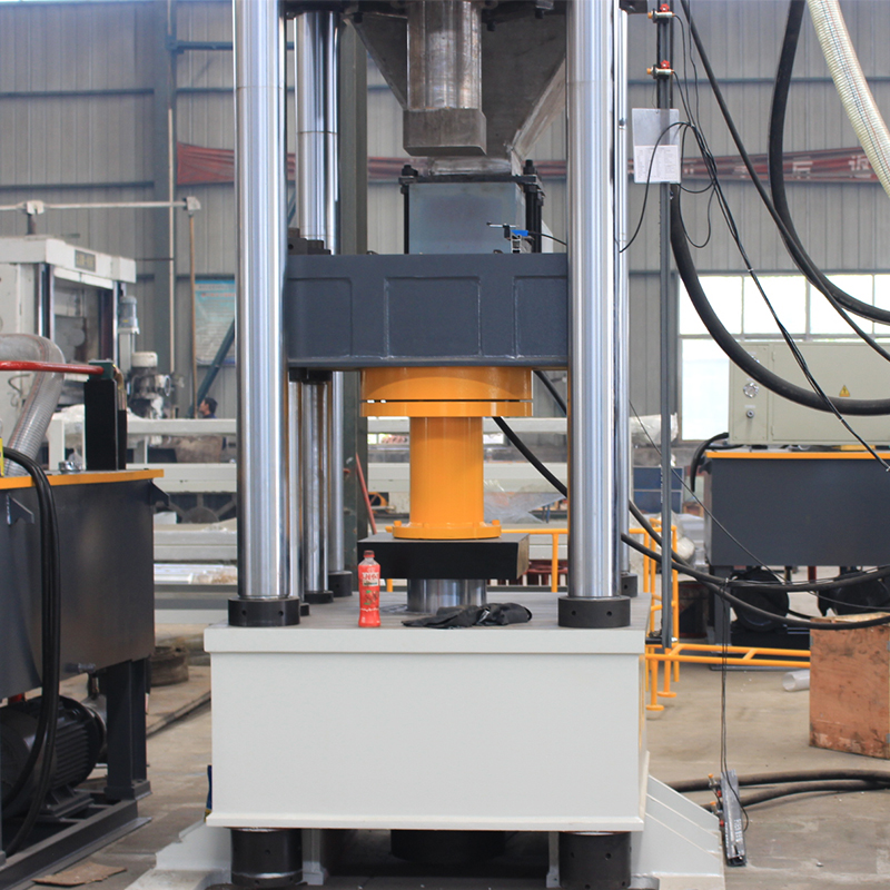 630噸鹽磚成型液壓機