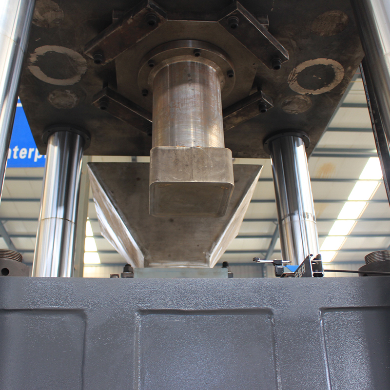 630噸鹽磚成型液壓機