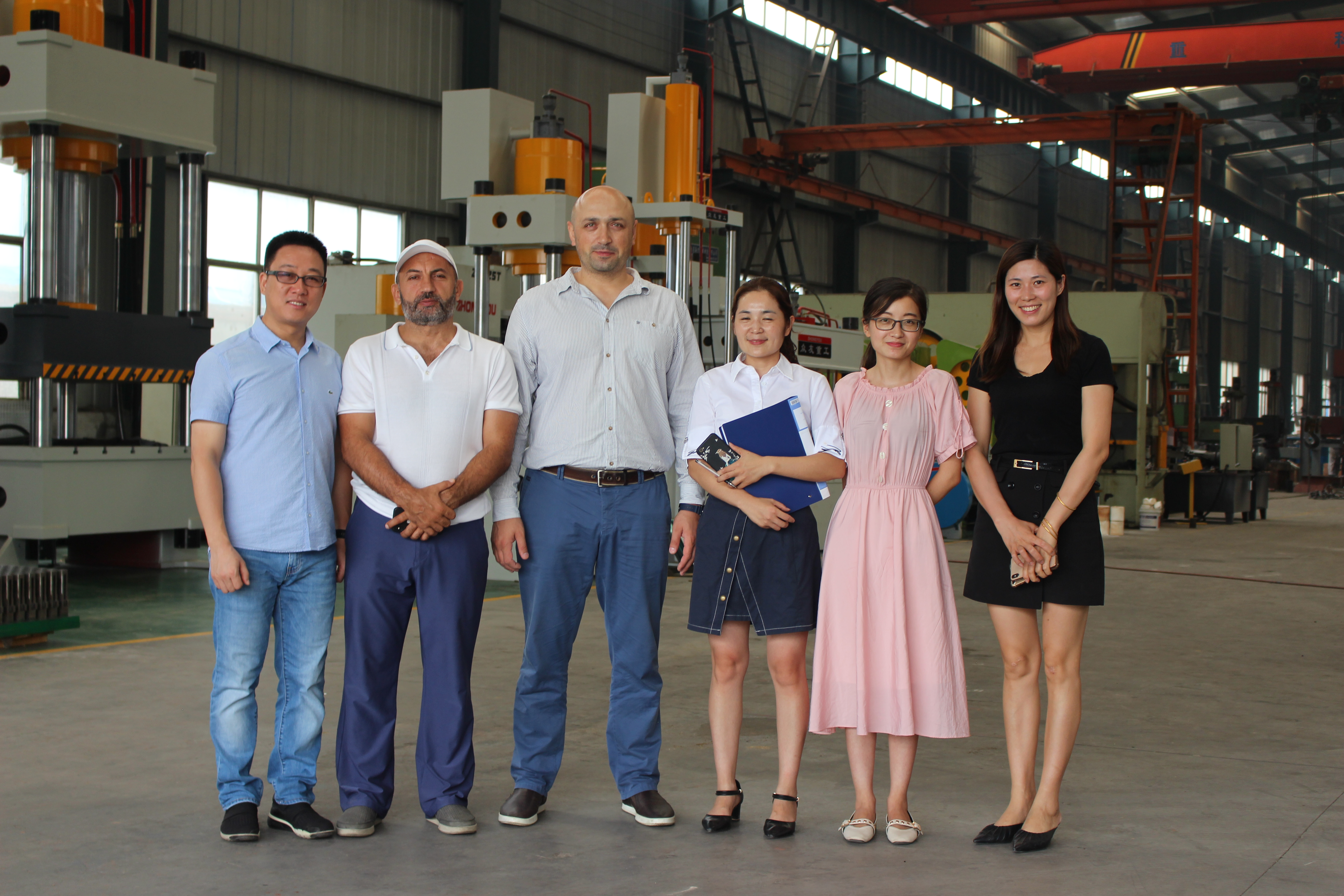 俄羅斯客戶來(lái)眾友重工實(shí)地考察與合作