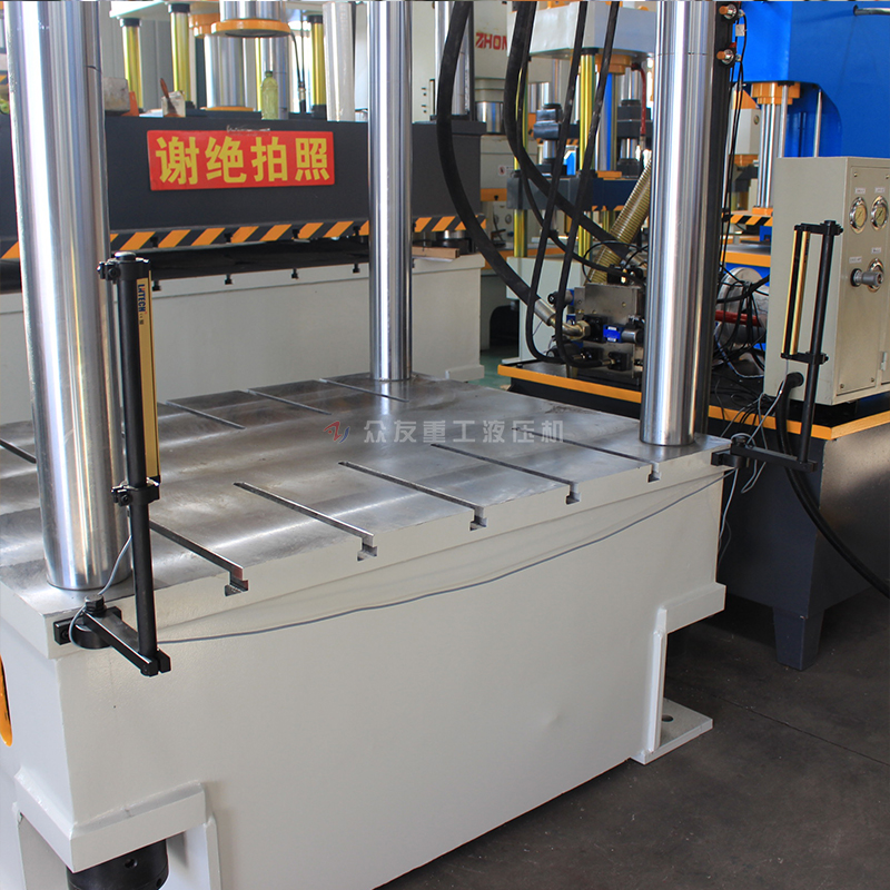 200噸帶安全鎖四柱液壓機