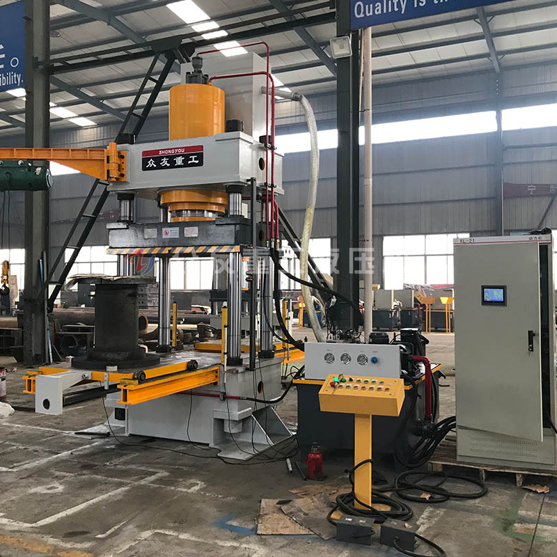 四柱油壓機工作過程中應(yīng)注意什么？